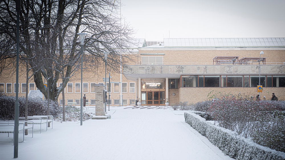 Östergötlands museum i vinterskrud.