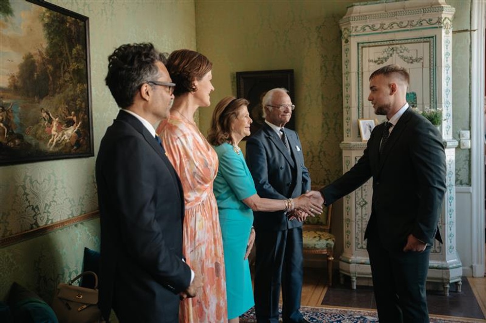 Benjamin Jolsen, Trivselkoordinator på Väsbyhem deltog på jubileumslunchen för kungen i Tessinska palatset.