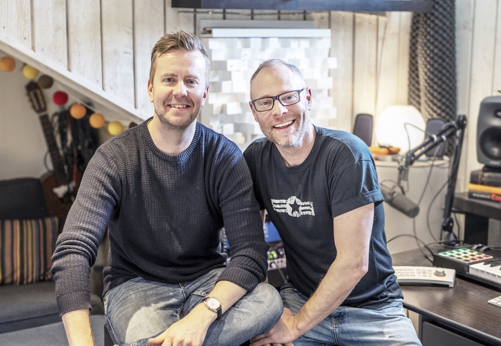 Jonas Thander och Stefan Nykvist under inspelningen av nya Vätternrundalåten Oslagbara. Foto: Robin Pagmar/Vätternrundan