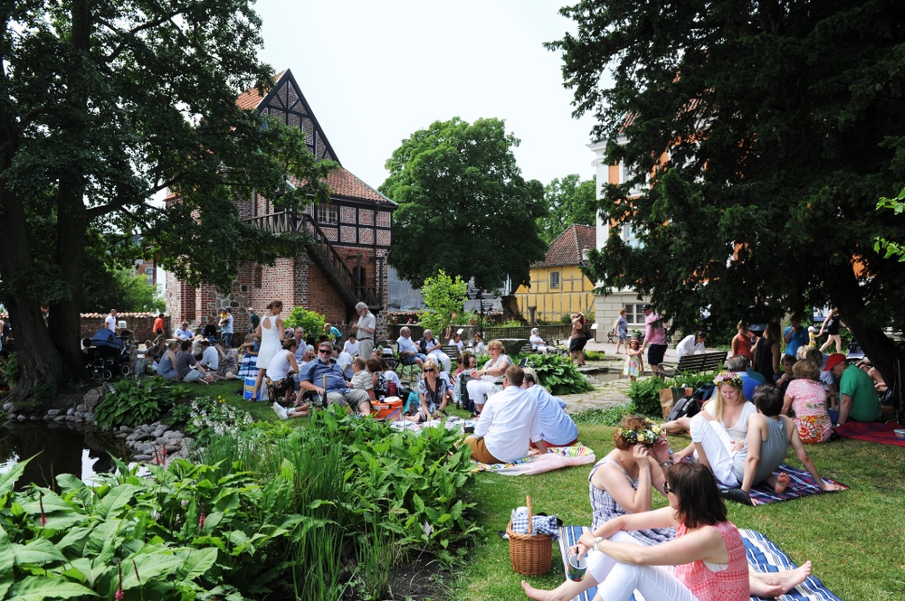 Midsommarfirande med picknick på Kulturen i Lund. Foto: Viveca Ohlsson, Kulturen