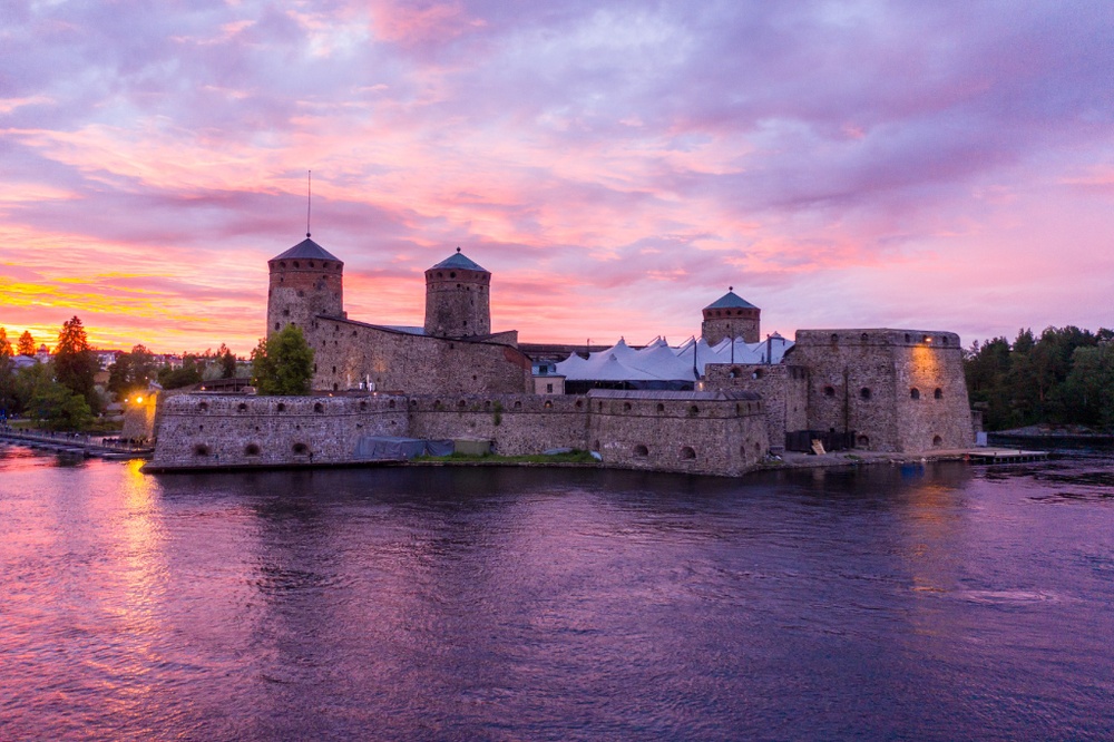 Det står nu klart att Norrlandsoperan och produktionen av operan Adriana Mater gästspelar på den stora internationella operafestivalen i Savonlinna, Finland, nästa sommar.