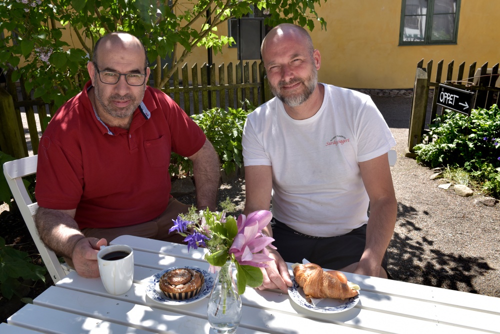 Mitche Boubou (till vänster) och Martin Bengtsson (till höger) från Norra Fäladens surdegsbageri, som kommer att driva Kulturens café framöver. Foto: Nelly Hercberg, Kulturen.