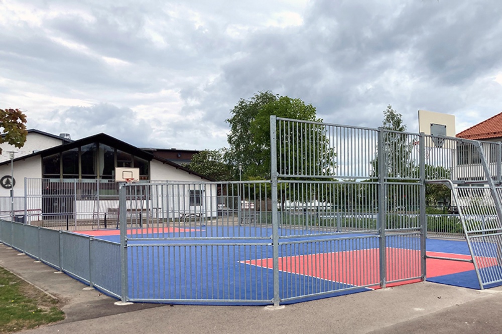 Frykenskolans multiarena är lättillgängligt placerad på skolgården.