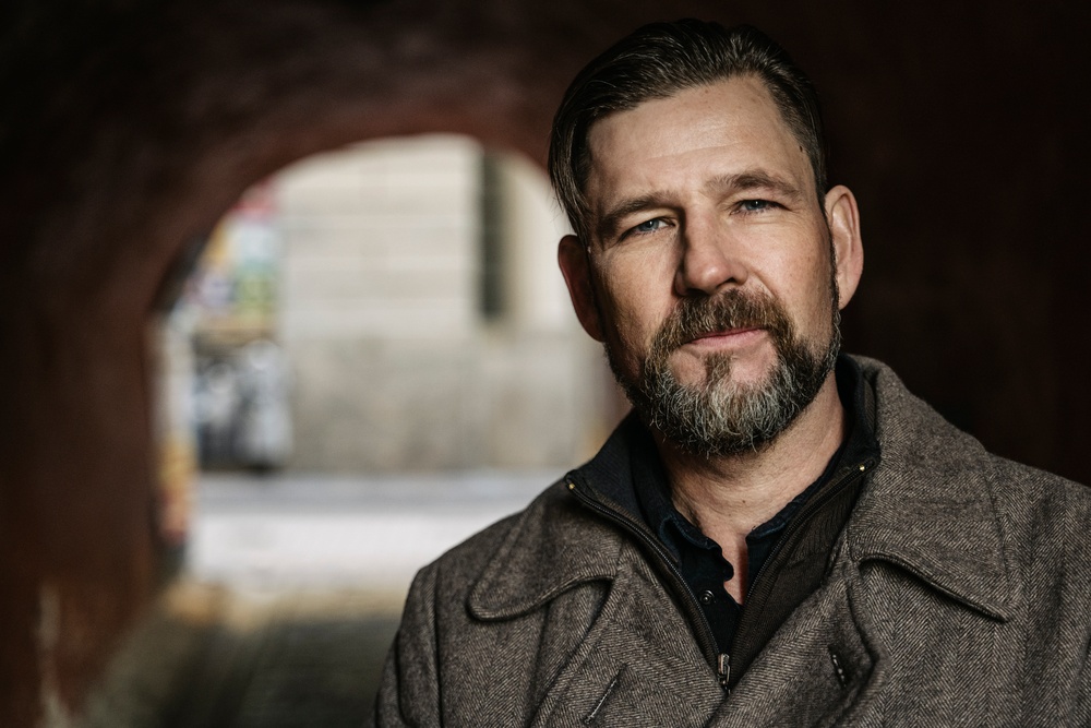Jesper Nyström, aktuell med boken Vem dödade Lonely boy? Den sista mammutens gåta. Volante 2024. 