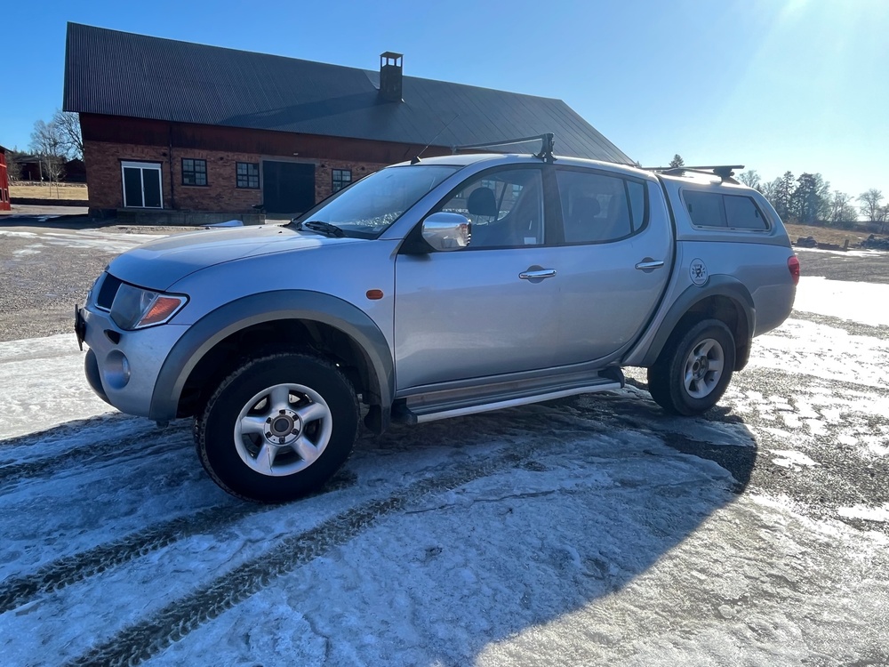 Den här Mitsubishi L200:an är ett av Blågula Bilens senaste köp på Klaravik. 