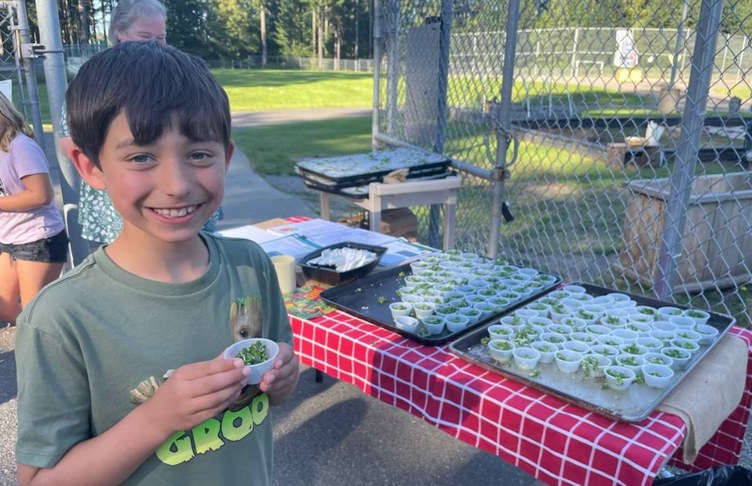 Voyager student samples kale salad