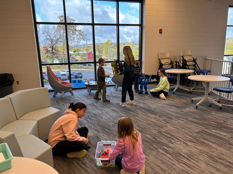 VHHS Students in Upper Library