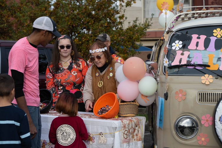 trunk or treat family with hippies