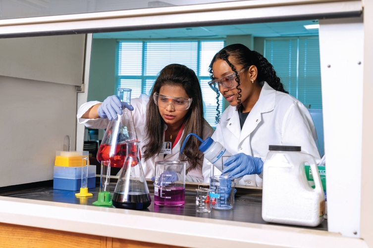 CHSI students in a lab class.