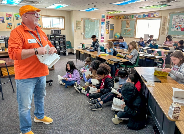 kiwanas presenting dictionaries to students