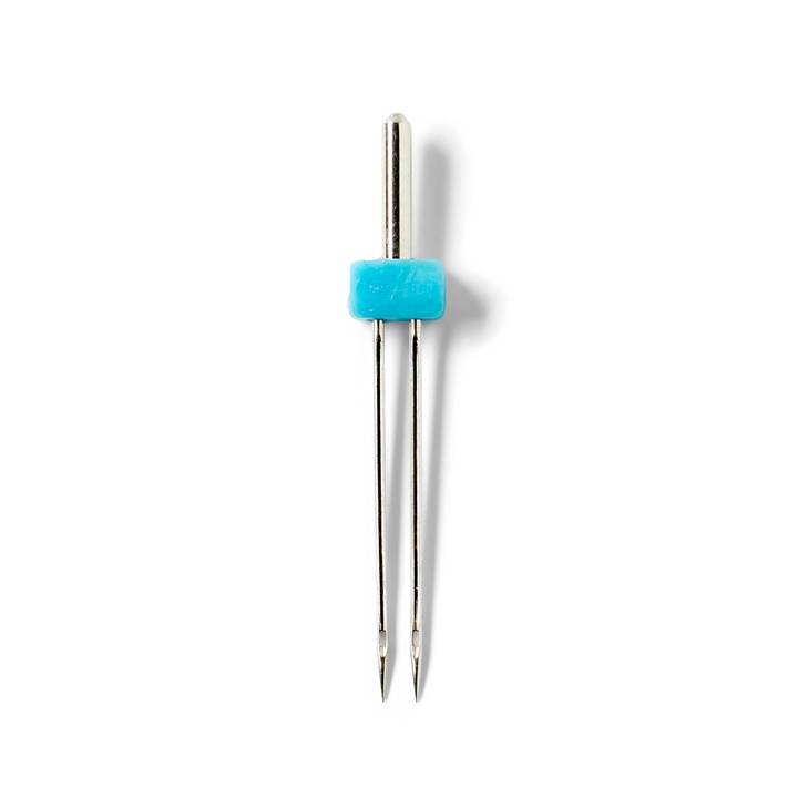 Double sewing machine needles with flat shank