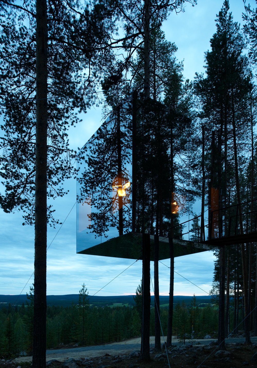Mirrorcube (Tree hotel), Hotellrum, Harads. 2008-2010. Tham & Videgård.Cred: Åke E:son Lindman