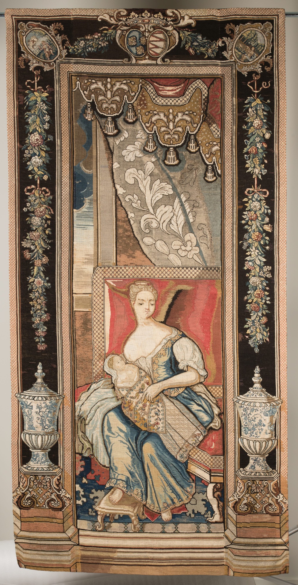 Den broderade Königsmarckska tapeten som kallas Barndomen, på vilken Amalia är avbildad.