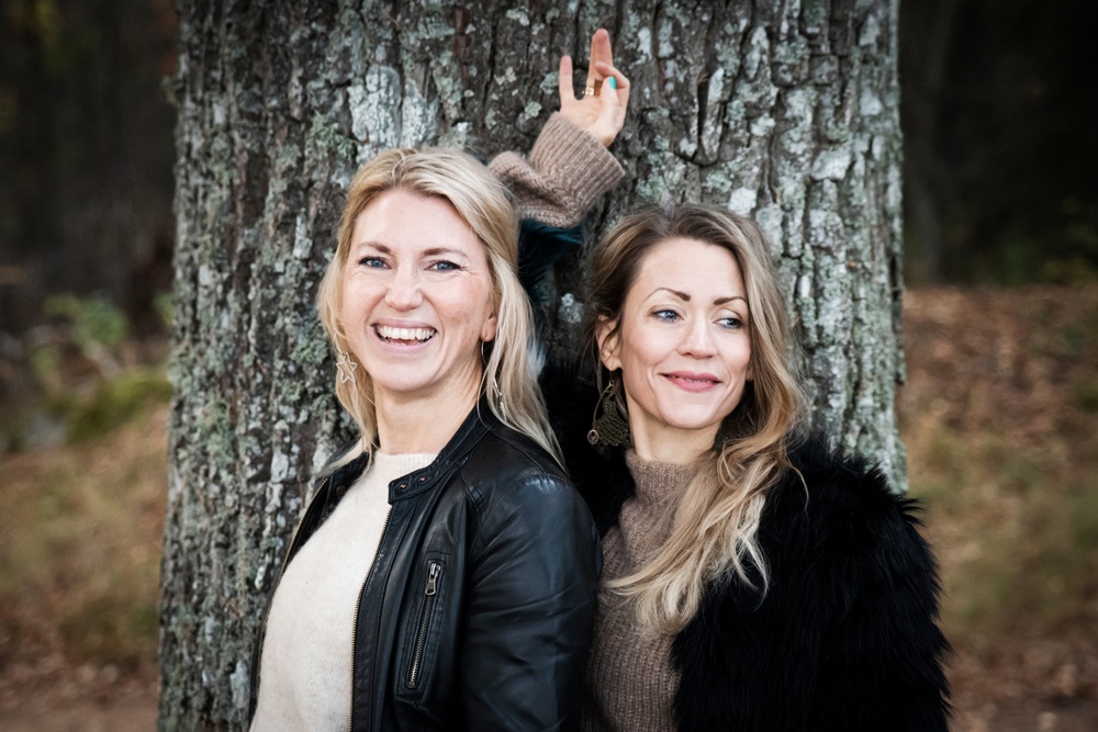 Folkmusikduon Erika & Cecilia
Erika Lindgren Liljenstolpe (t.v)
Cecilia Österholm (t.h)