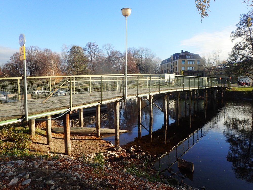 Den Gröna bron över Bottenån i Lindesberg. Sedd från Ålkilsplan.