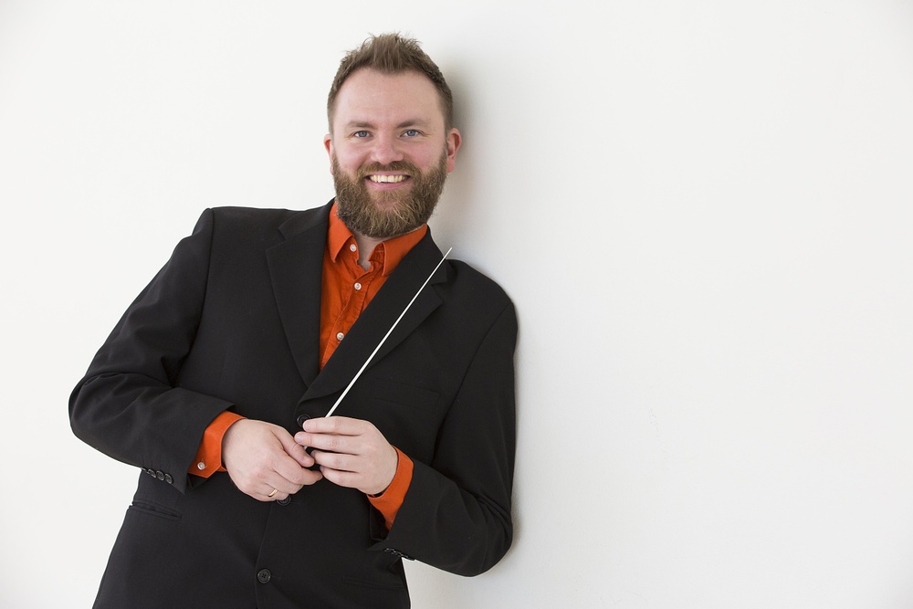 Tomas Djupsjöbacka är dirigent och cellosolist i samband med att Nordiska kammarorkestern gästar Norrlandsoperan 30 oktober 2020.