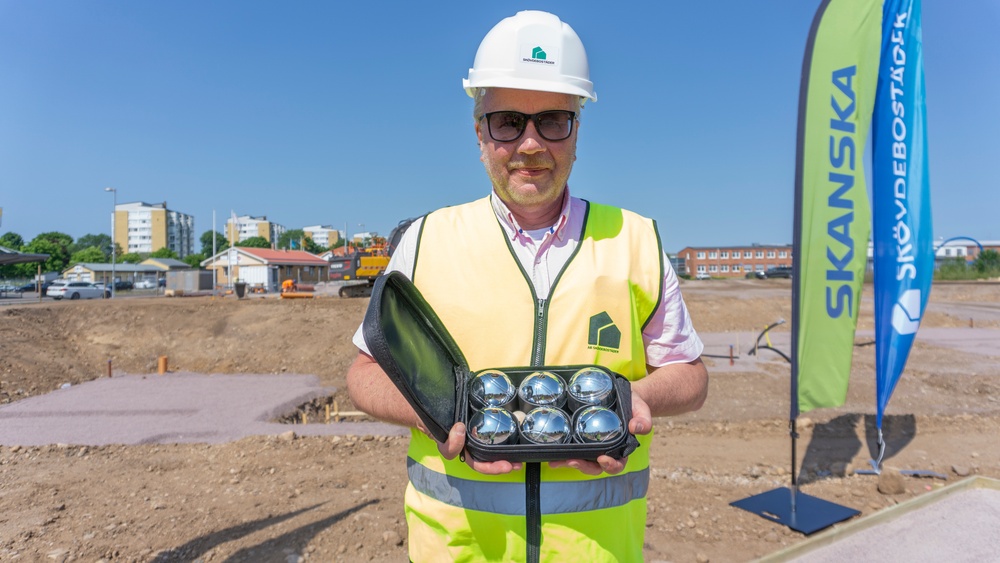 Byggprojektledare Björn Adler, Skövdebostäder med bouleklot. 