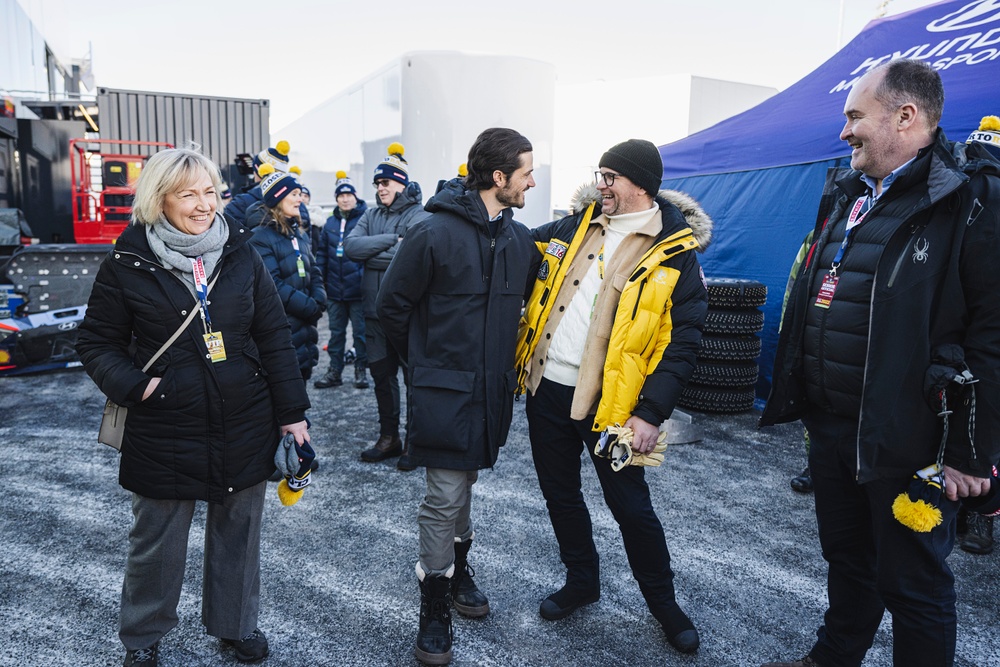 Two royalties, Prince Carl Philip with the Norwegian rally king Petter Solberg. To the left Governor of Västerbotten, Helene Hellmark Knutsson and FIA Vice president Robert Reid.  
Foto: Benjamin Aleksander Ward/McKlein. 