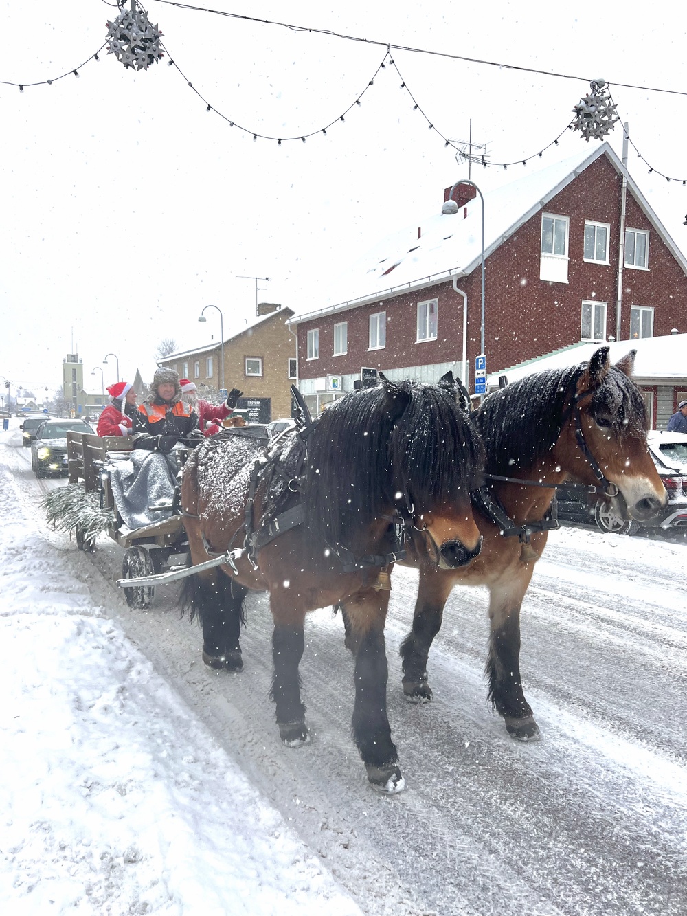 Tomten besöker Nossebro marknad.