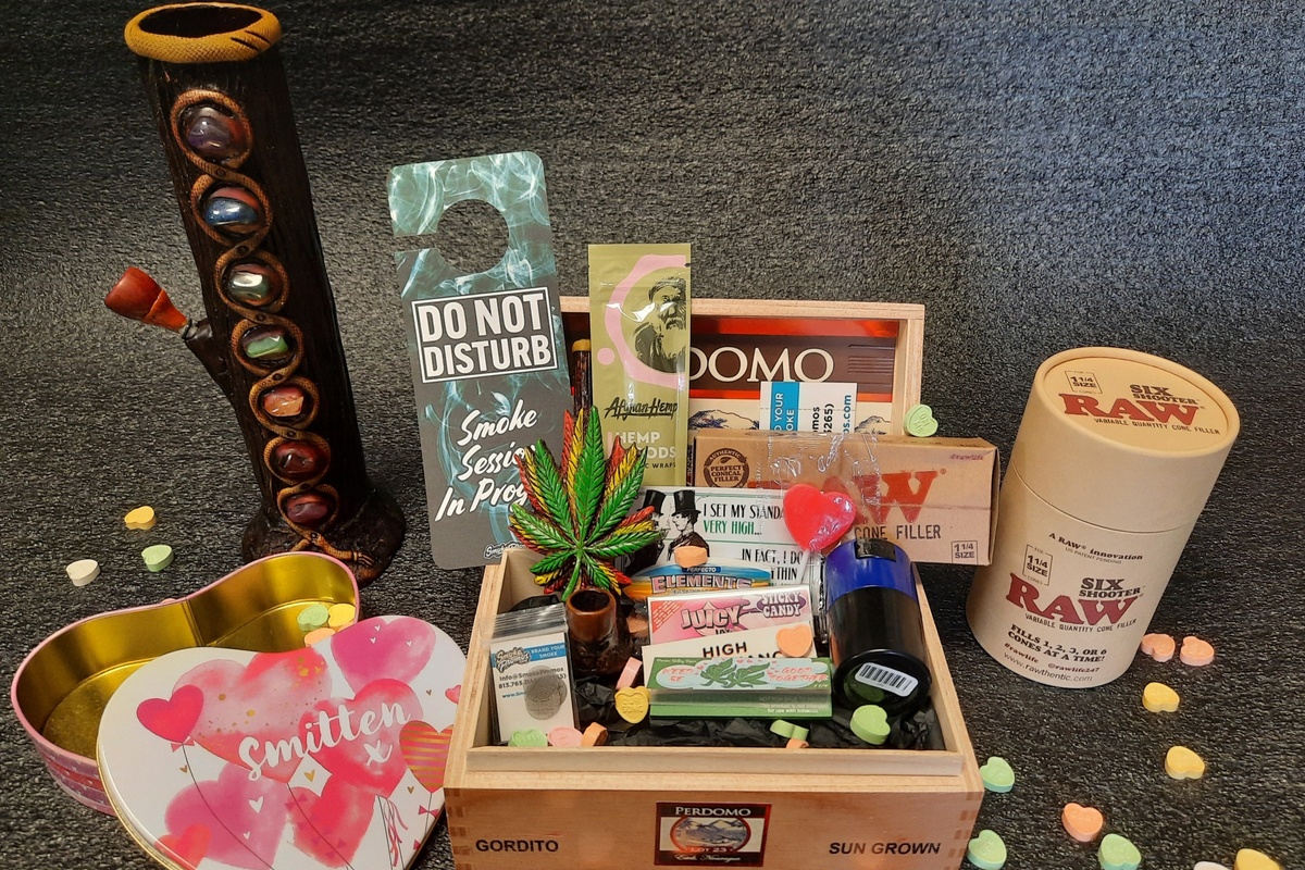 Dank Box - Monthly Rolling Paper 420 Subscription Box Photo 1