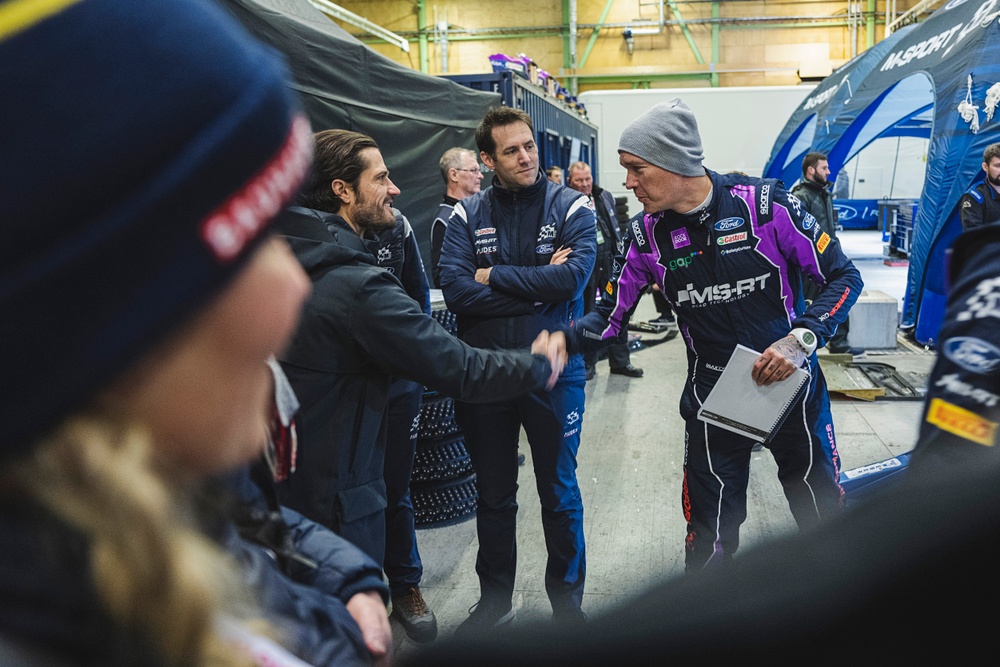 Prince Carl Philip and Jonas Andersson, co-driver for Gus Greensmith. Foto: Benjamin Aleksander Ward