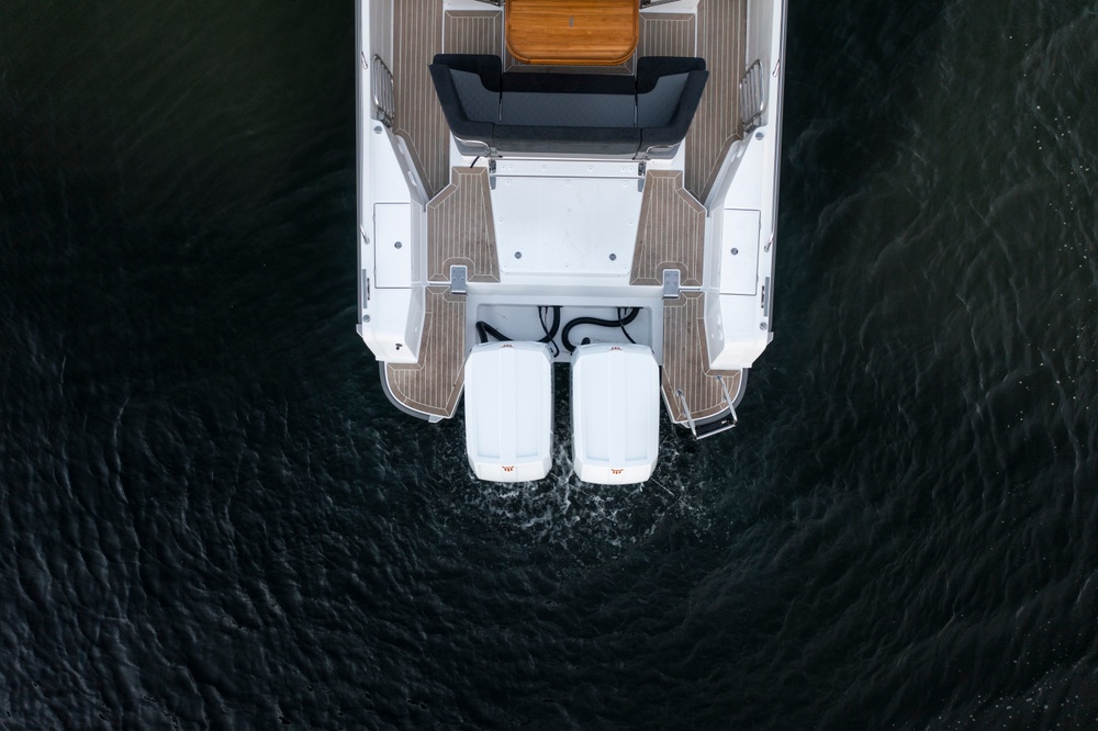 OXE300 on the transom of a Nimbus T11