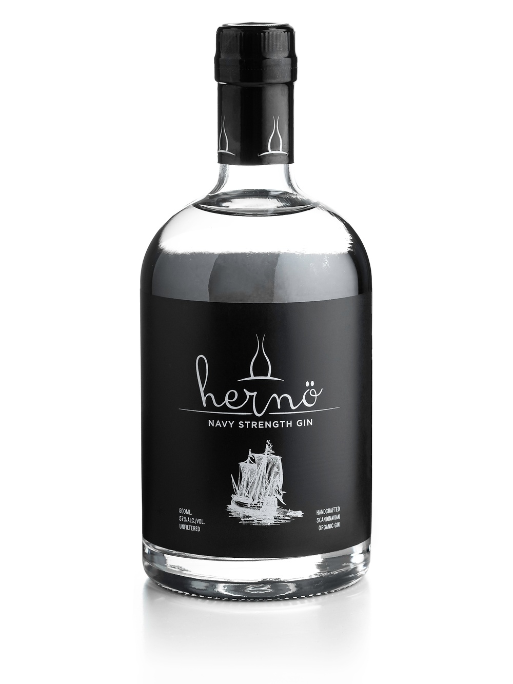 Hernö Navy Strength Gin, a bold flagship rich in flavour, is made from the same distilled gin as Hernö Gin, but diluted to 57% instead of 40,5%. The difference in aroma and taste is very clear and Hernö Navy Strength has an overall richer flavour with bolder juniper, coriander and citrus.