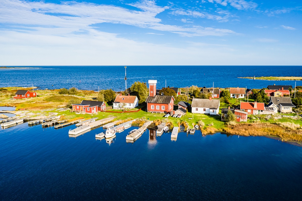 Flygbild över ön Långören i Karlskrona skärgård.