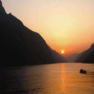 tourhub | Silk Road Trips | Yangtze River Cruise from Yichang to Chongqing Upstream in 5 Days 4 Nights 