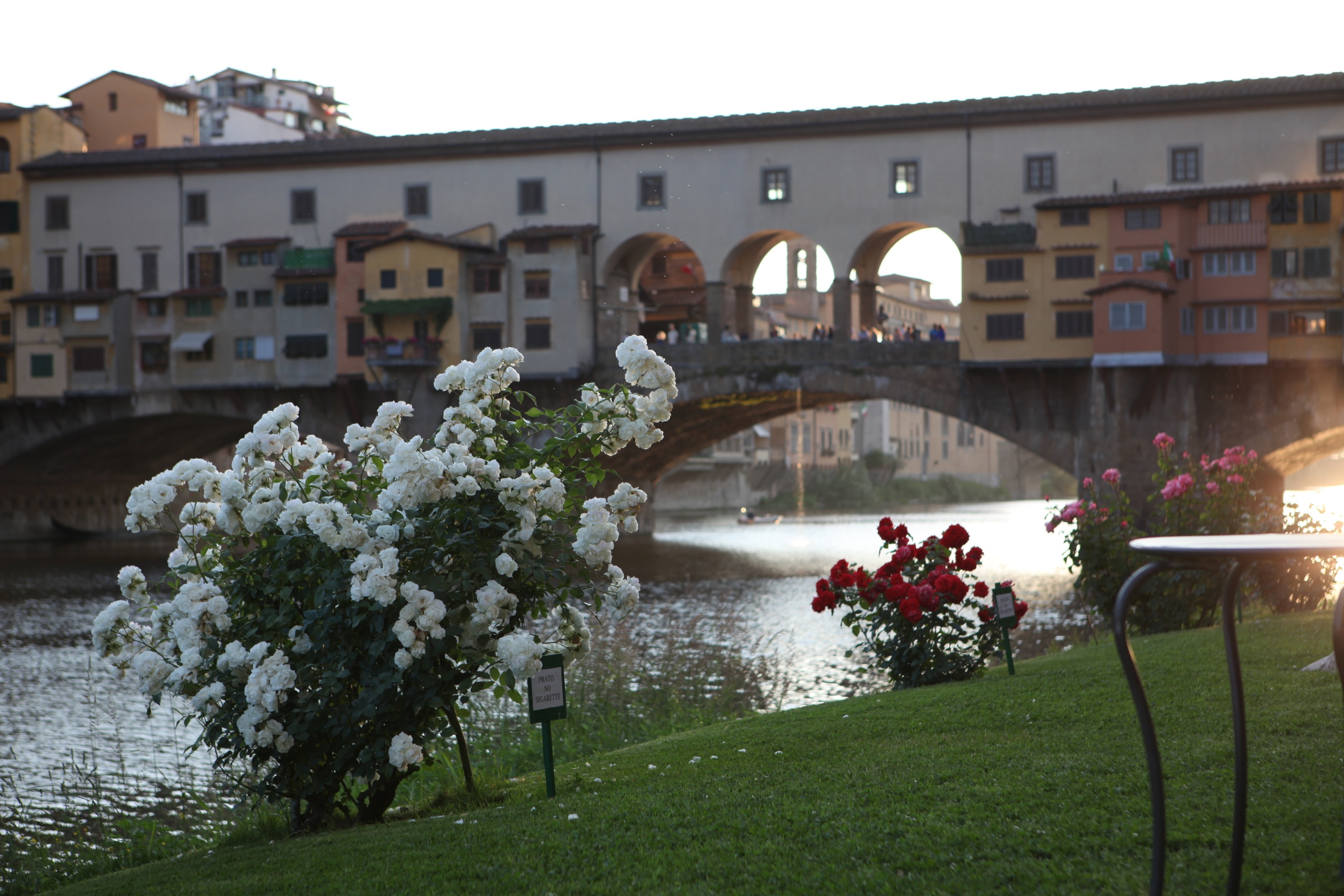 Take a Romantic Cuise with the Boat Tour of Florence at Sunset along the Arno River 