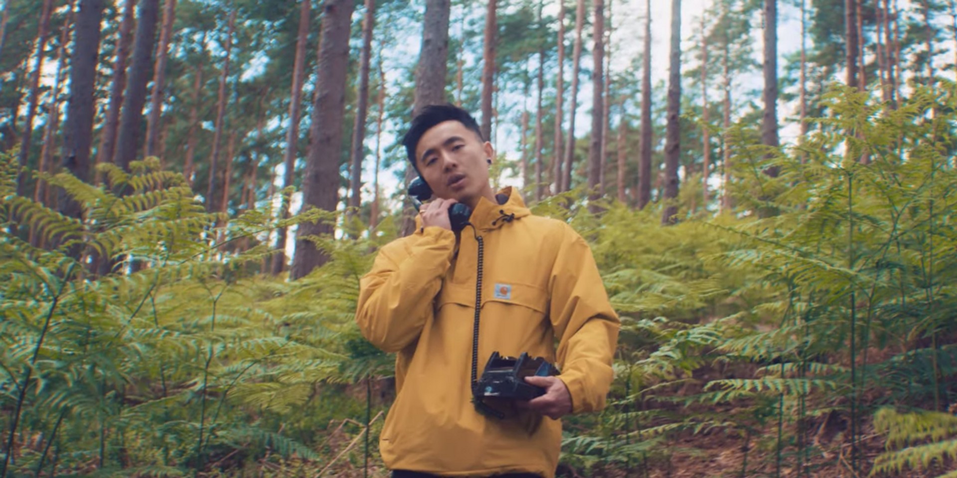 Lui Peng releases enchanting visuals for 'Just a Phone Call Away' – watch