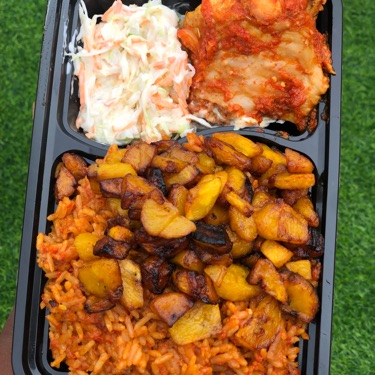 Jollof Rice and Chicken with Coleslaw - Travelandmunchies