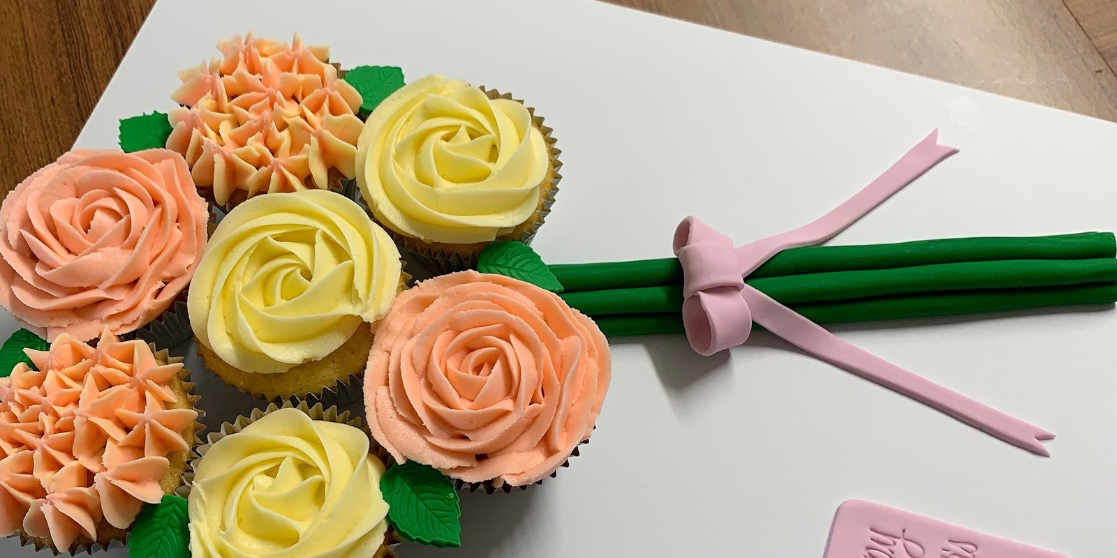 Banner image for Flower bouquet cupcake class