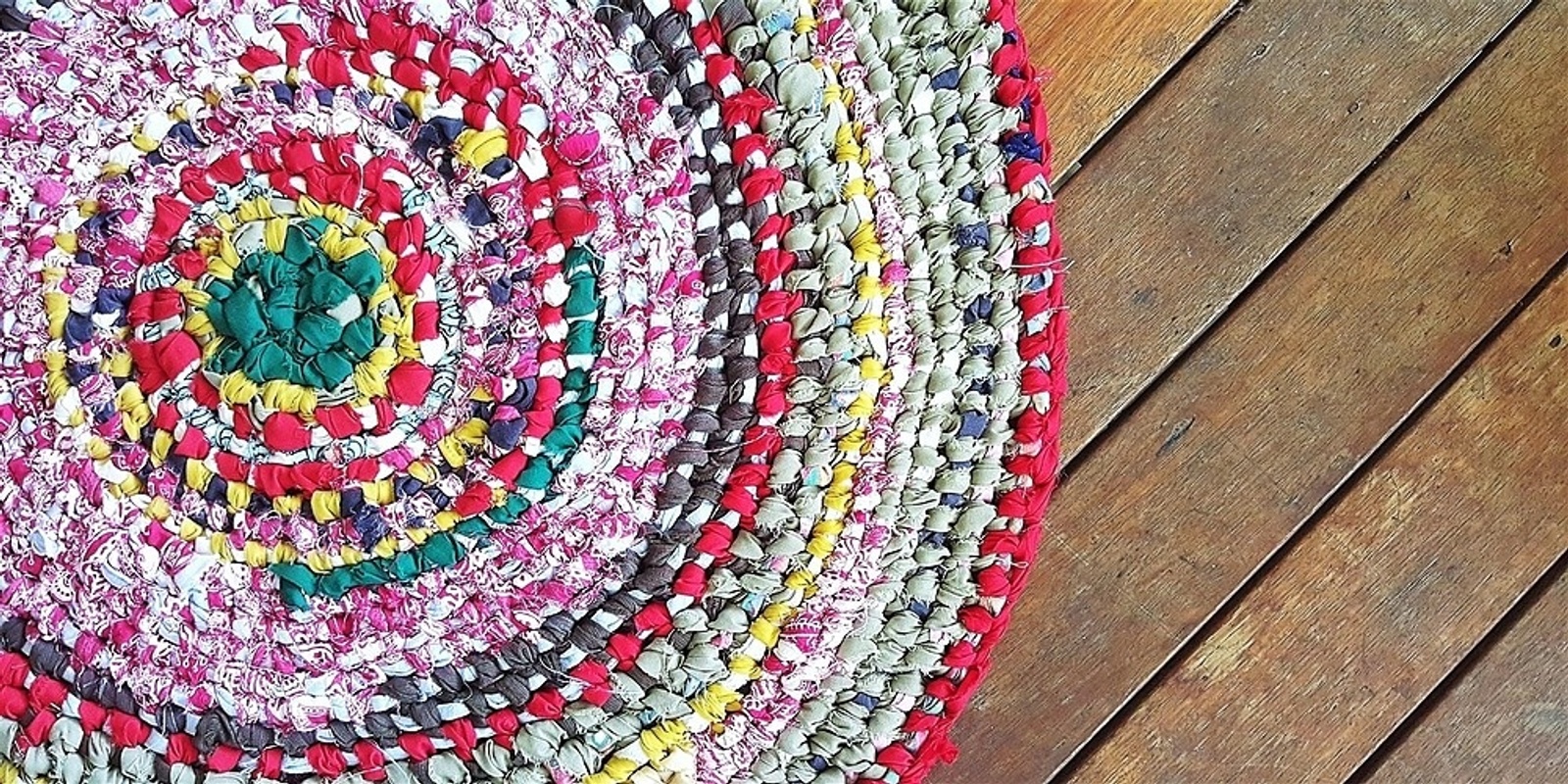 How to Make a Colourful Crochet Rag Rug With Recycled Fabrics - FeltMagnet