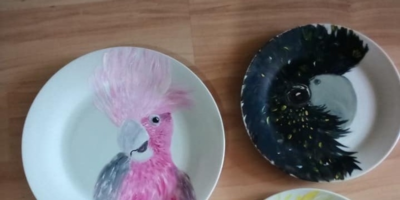Kids school holidays workshop, Paint a décor plate