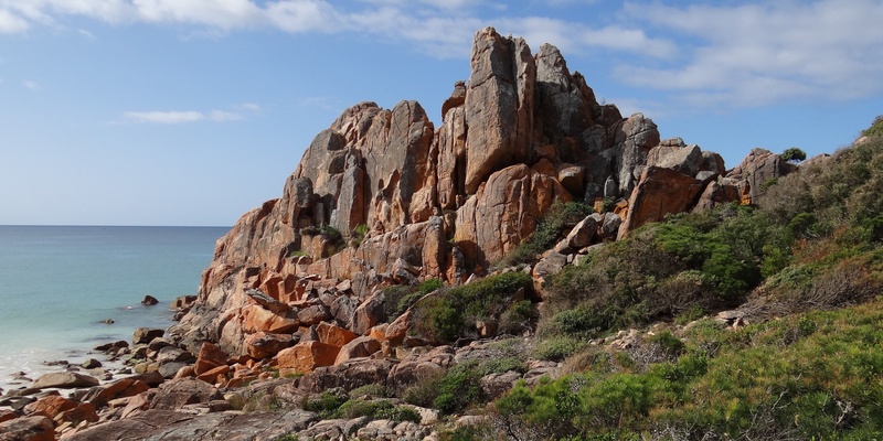 The geology and landforms of the Leeuwin-Naturaliste ridge and its relationships to plate tectonics, India and the Perth Basin volcanics.  