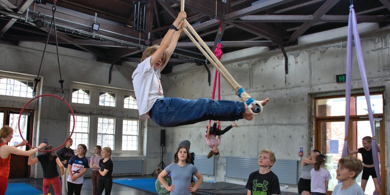 CIRCUS YOUTH