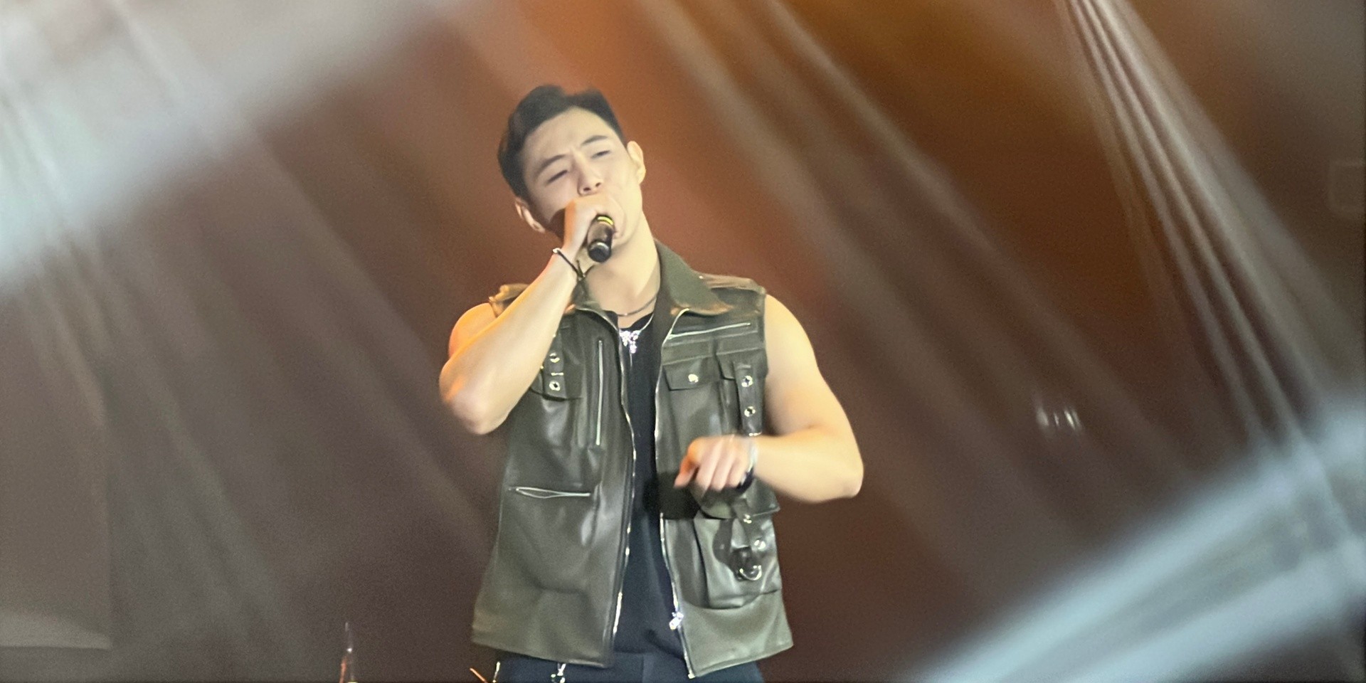 Actor Kim Ji Soo showcased his singing skills at Musika Para sa Bikol: Himig ng Bayanihan benefit concert