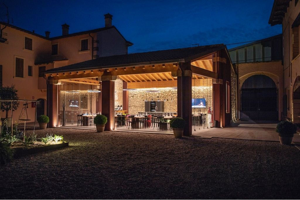 Visita Guidata in Cantina e Degustazione di Vini in Valpolicella in Piccolo Gruppo - Alloggi in Verona