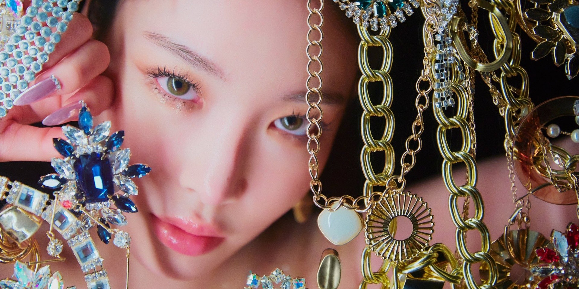 CHUNG HA makes a statement with first full-length album, QUERENCIA  – listen