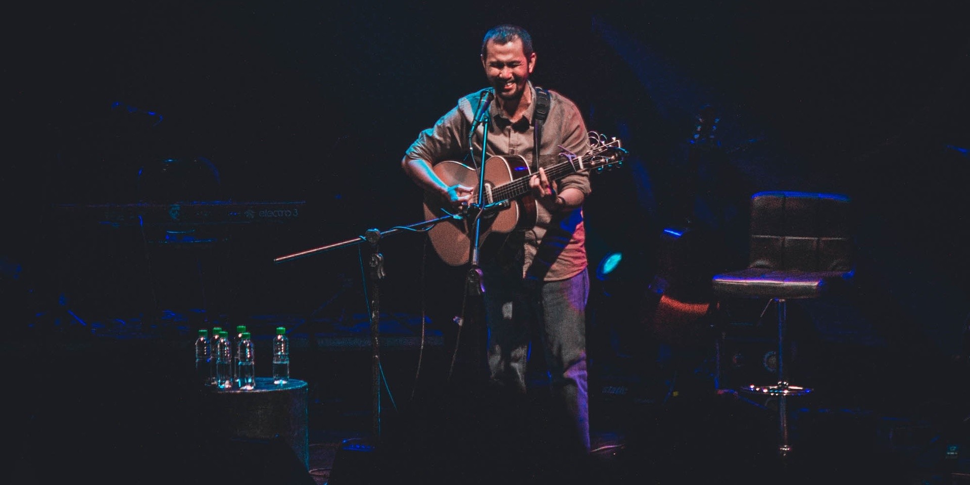 Johnoy Danao talks about the "Right Time" with Clara Benin, new album and music streaming