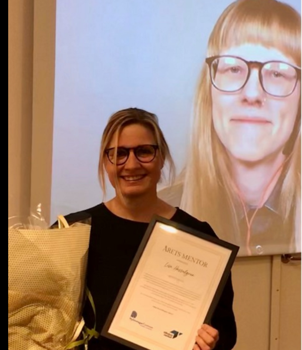 Prisutdelning av Årets Mentor Nya Företag i Örebro lisa hasselgren med adepten Stina Odlingson.