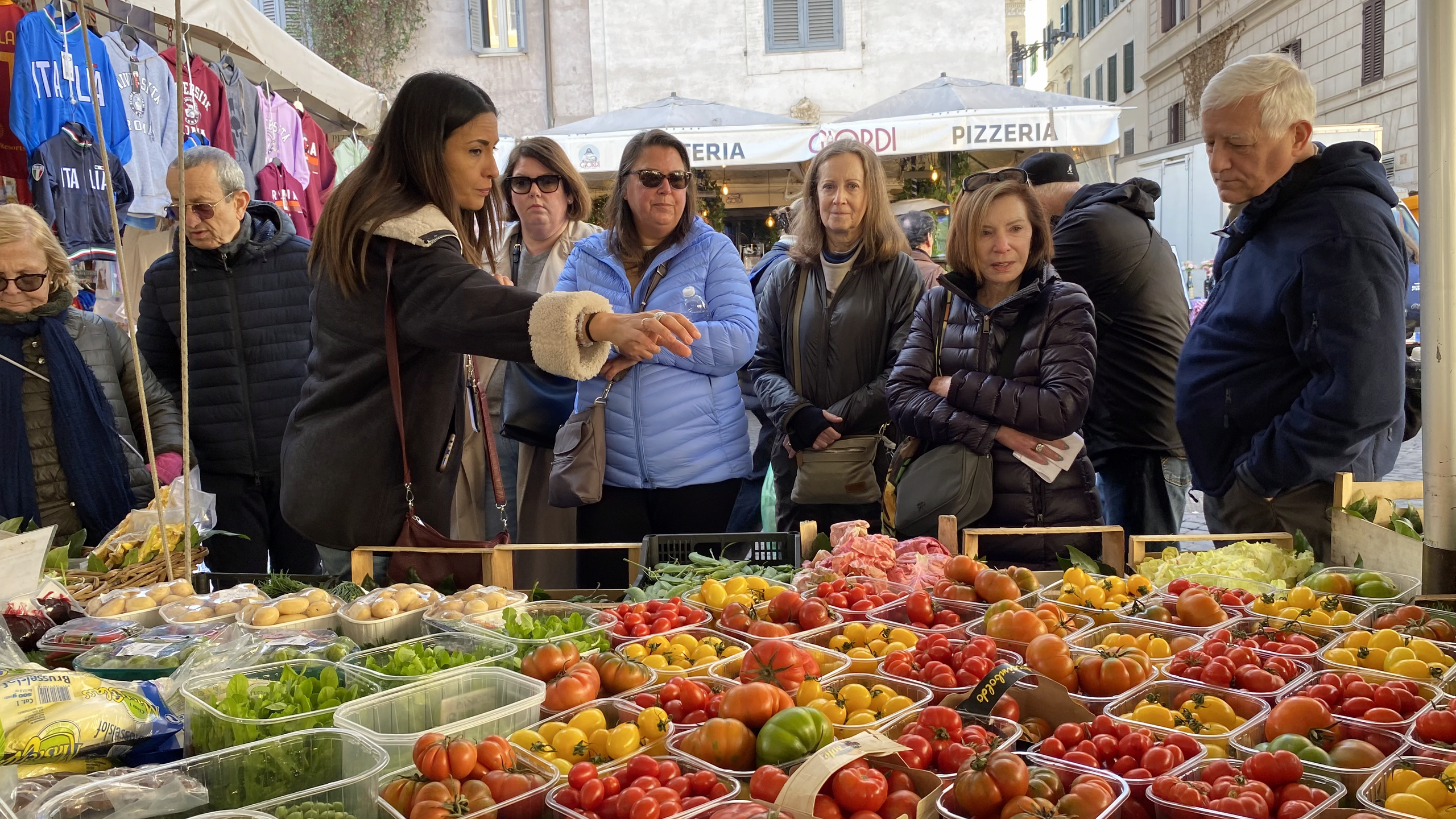 Small Group Food Tour of Campo Dei Fiori, Jewish Ghetto & Trastevere   - Alloggi in Roma