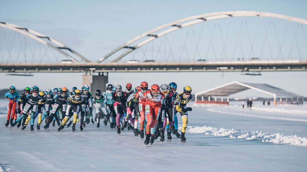 Maratonskridsko KPN Grand Prix på isbanan i Luleå.