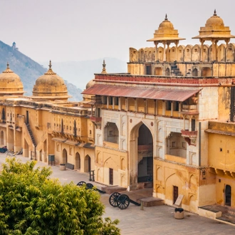 tourhub | Chuttibaaz.com | GOLDEN TRIANGLE OF INDIA - DELHI / AGRA / JAIPUR (With 5* Hotels) 