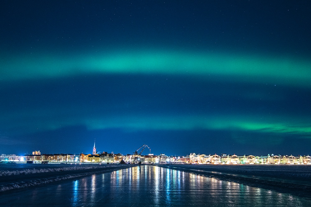 Iceroad and northen lights Luleå city, photo: Per Lundström