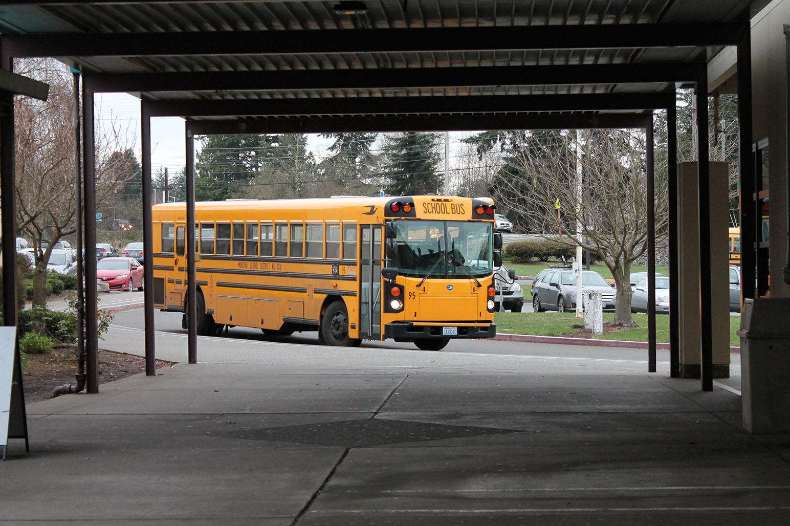 OV bus in circle lot