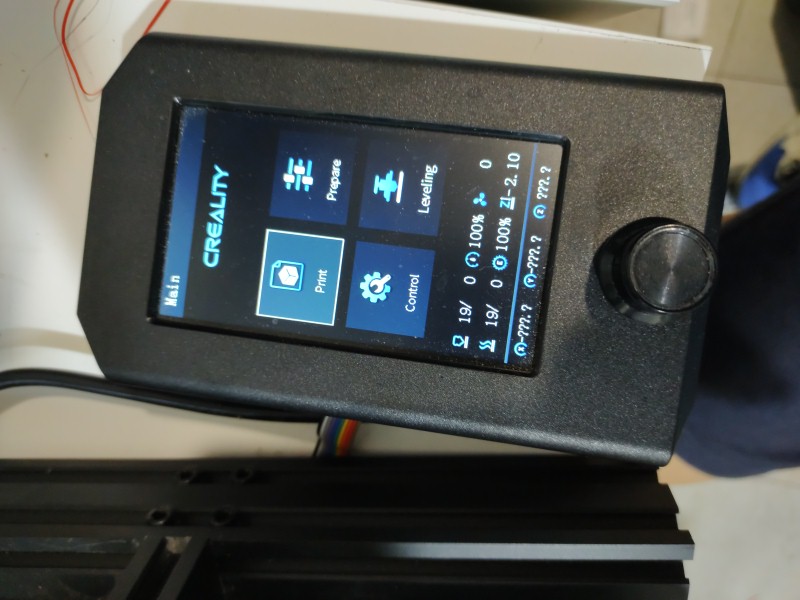 The image shows a Creality 3D printer's control screen displaying temperature readings, likely during troubleshooting or after a repair.