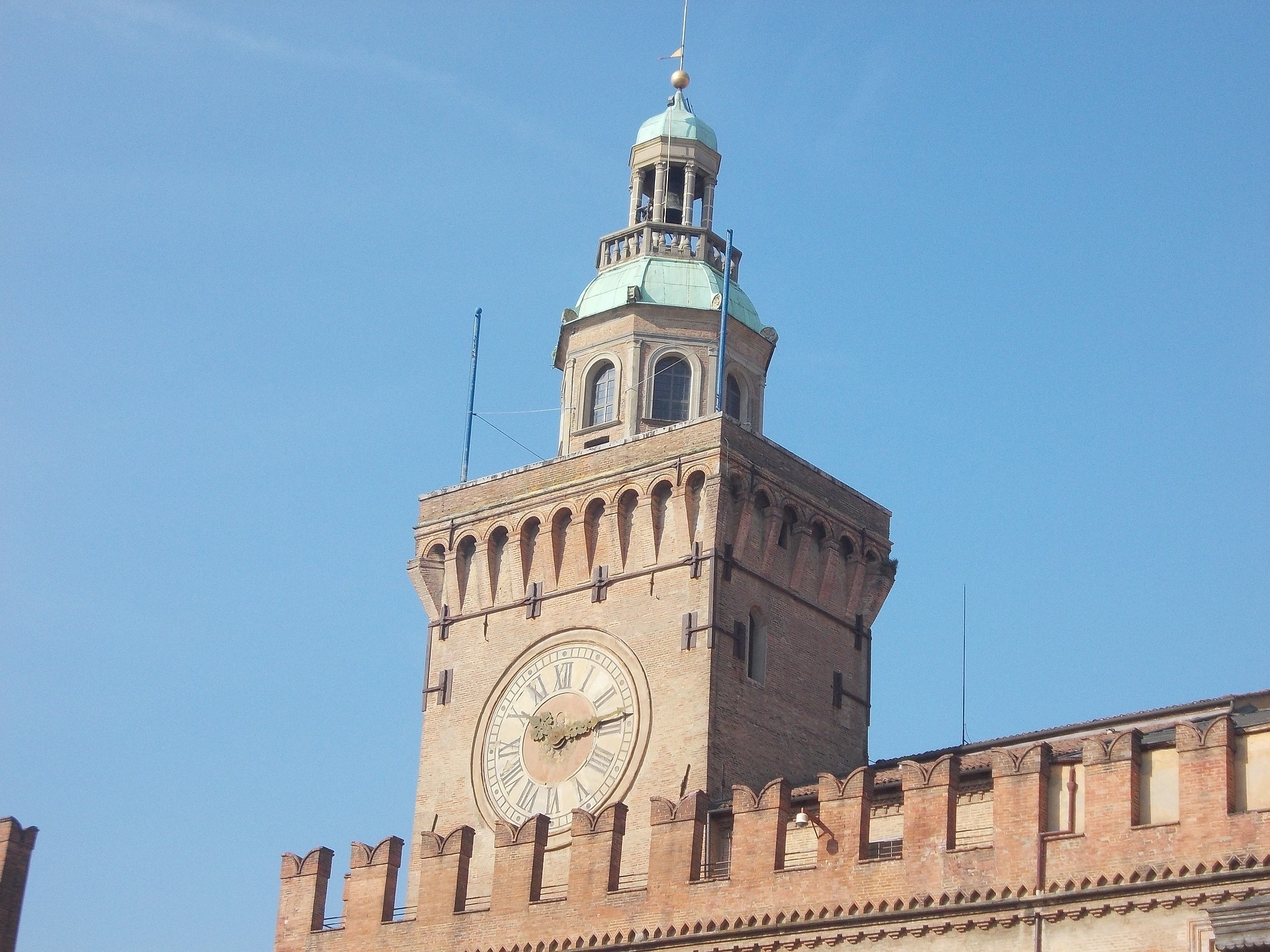 Torre del Reloj de Bolonia y Colecciones de Arte con Degustación en Grupo Reducido - Alojamientos en Bolonia
