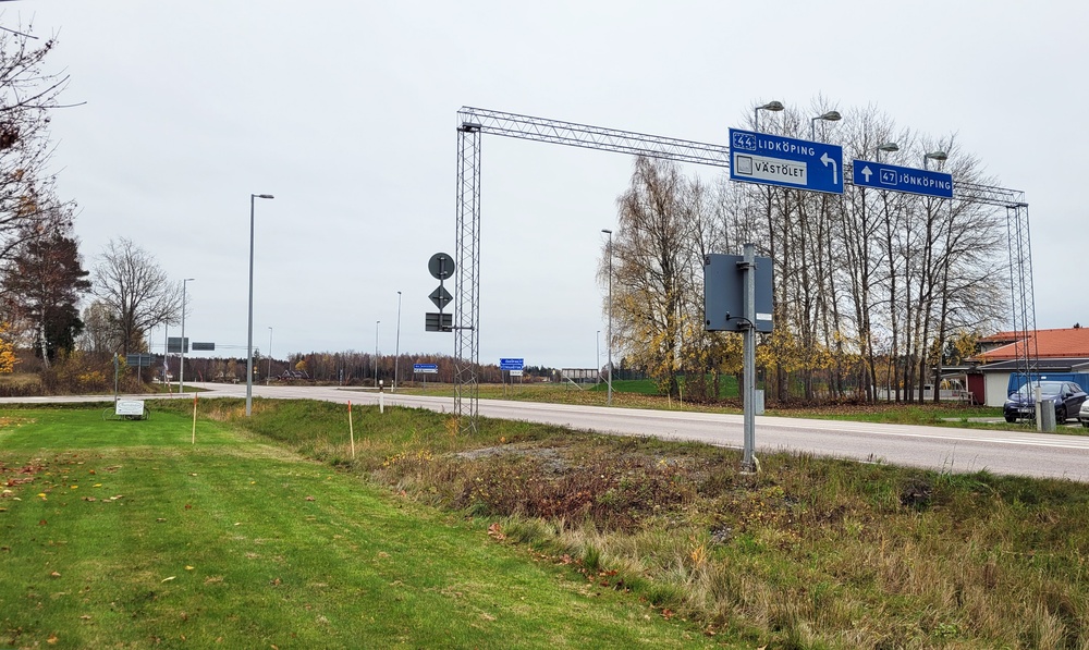 Foto över korsningen väg 44, väg 47/Östra vägen och väg 186.